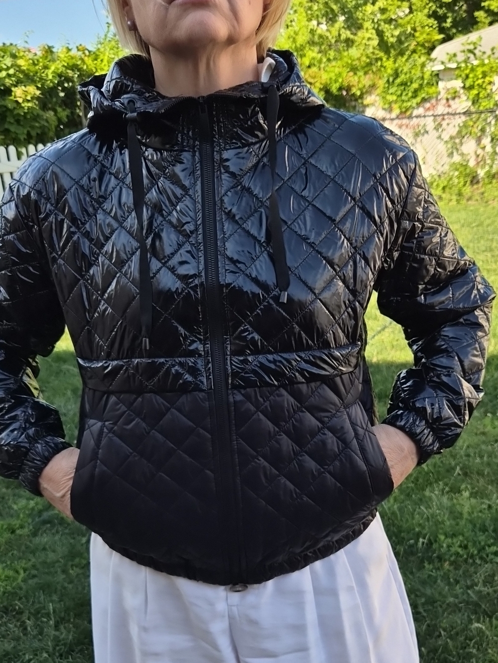 NWOT Donna Karan Black light Weight Quilted Jacket with Hood PTP 20,5, LENTH 22